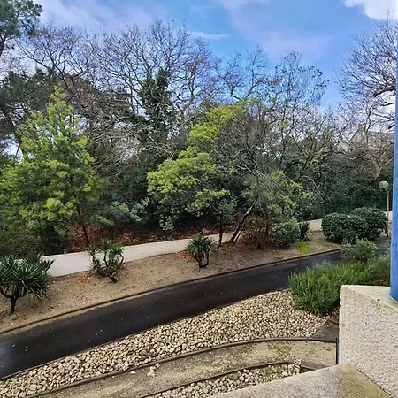 Near The 31 M With Balconypool Apartament *