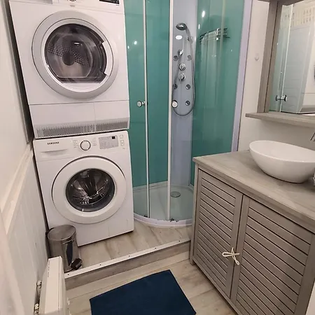 Near The 31 M With Balconypool 아르카숑