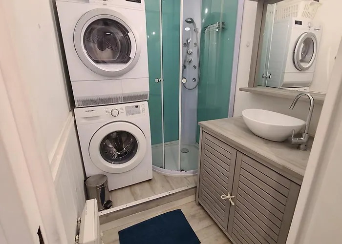 Near The 31 M With Balconypool Arcachón